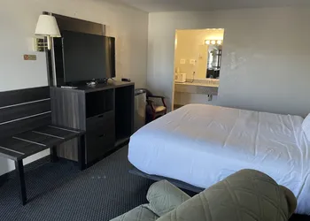 Landmark Inn hotel thumbnail 3