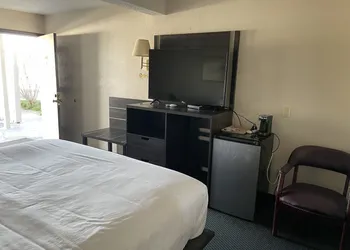 Landmark Inn hotel thumbnail 5