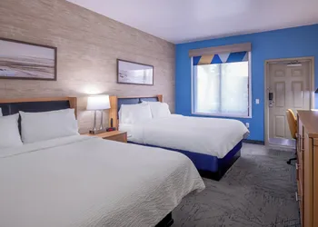 Holiday Inn Express Hotel & Suites Henderson by IHG hotel thumbnail 3