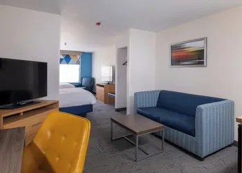 Holiday Inn Express Hotel & Suites Henderson by IHG hotel thumbnail 6