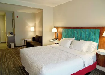 Hampton Inn & Suites Cathedral City hotel thumbnail 4