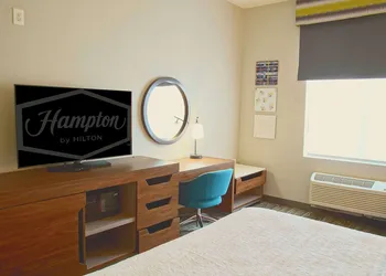 Hampton Inn & Suites Cathedral City hotel thumbnail 6