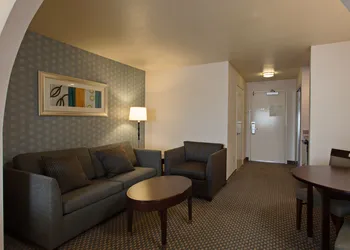 Holiday Inn Express Hotel & Suites Hermosa Beach by IHG hotel thumbnail 8