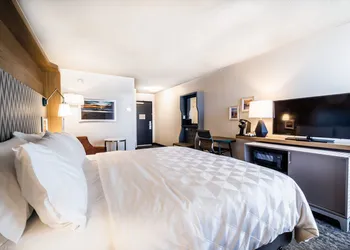Holiday Inn Grand Haven-Spring Lake by IHG hotel thumbnail 5