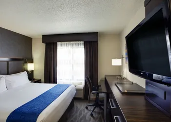 Holiday Inn Express Hotel & Suites Meadowlands Area by IHG hotel thumbnail 6
