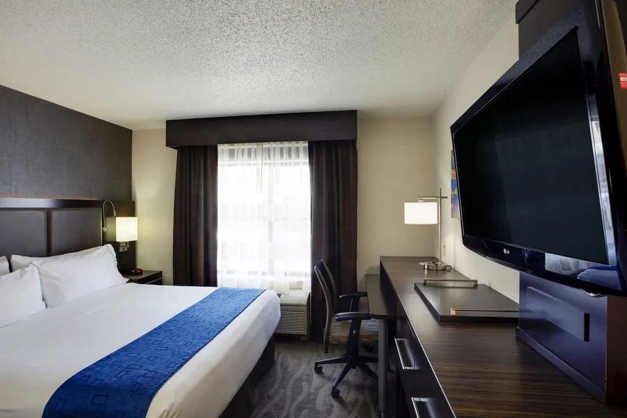Holiday Inn Express Hotel & Suites Meadowlands Area by IHG hotel detail image 6