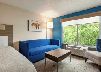 Holiday Inn Express & Suites Hagerstown by IHG hotel thumbnail 5