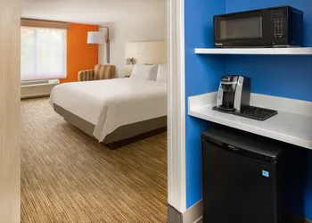 Holiday Inn Express Hotel & Suites Salisbury - Delmar by IHG hotel thumbnail 4