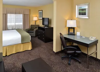 Holiday Inn Express Hotel & Suites Charlotte by IHG hotel thumbnail 5