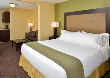 Holiday Inn Express Hotel & Suites Charlotte by IHG hotel thumbnail 6