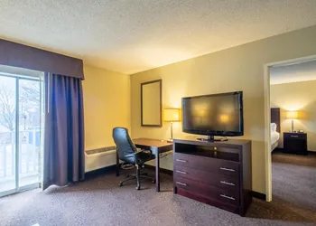 Holiday Inn Express Hotel & Suites Pittsburgh Airport by IHG hotel thumbnail 4