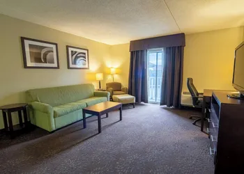 Holiday Inn Express Hotel & Suites Pittsburgh Airport by IHG hotel thumbnail 8