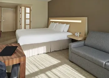 Novotel Montreal Aeroport hotel thumbnail 6
