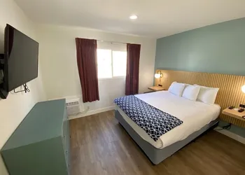 Salt Air Lodge hotel thumbnail 5