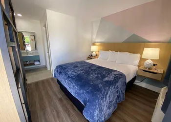 Salt Air Lodge hotel thumbnail 7