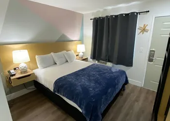 Salt Air Lodge hotel thumbnail 8