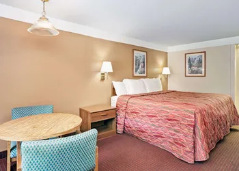 Knights Inn Charleston hotel thumbnail 3