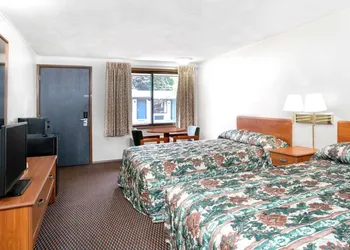 Knights Inn Pittston hotel thumbnail 5