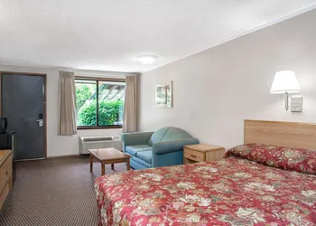 Knights Inn Pittston hotel thumbnail 6