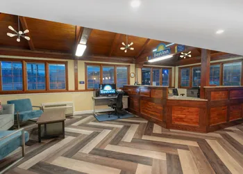 Days Inn by Wyndham Knoxville North hotel thumbnail 2