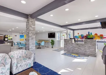 Days Inn by Wyndham Knoxville North hotel thumbnail 6