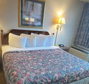 Napoleon Inn & Suits hotel detail image 3