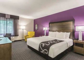 La Quinta Inn & Suites by Wyndham Columbia / Fort Meade hotel thumbnail 5