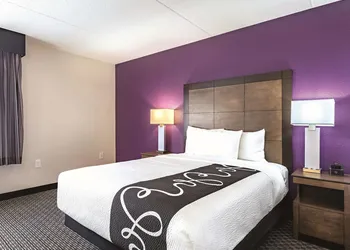 La Quinta Inn & Suites by Wyndham Columbia / Fort Meade hotel thumbnail 6