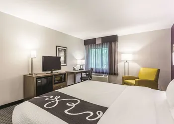 La Quinta Inn & Suites by Wyndham Columbia / Fort Meade hotel thumbnail 8