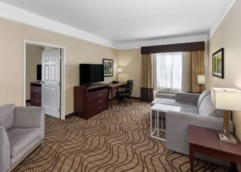 La Quinta Inn & Suites by Wyndham Houma hotel thumbnail 5