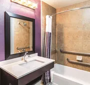 La Quinta Inn & Suites by Wyndham Mission at West McAllen hotel detail image 5