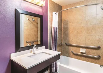 La Quinta Inn & Suites by Wyndham Mission at West McAllen hotel thumbnail 5
