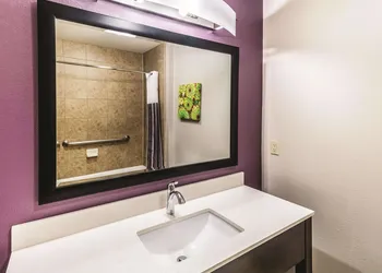 La Quinta Inn & Suites by Wyndham Mission at West McAllen hotel thumbnail 6