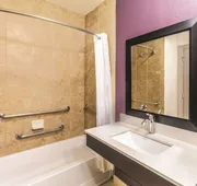 La Quinta Inn & Suites by Wyndham Mission at West McAllen hotel detail image 7