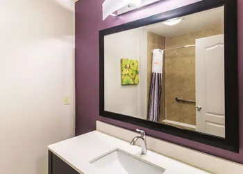 La Quinta Inn & Suites by Wyndham Mission at West McAllen hotel thumbnail 8