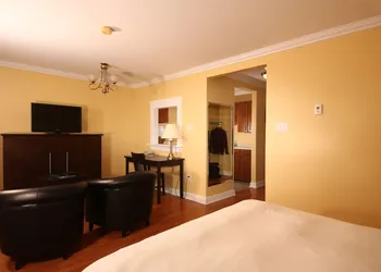 Grenfell Heritage Hotel & Suites hotel thumbnail 5