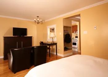 Grenfell Heritage Hotel & Suites hotel thumbnail 8