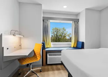 Microtel Inn & Suites by Wyndham Tulsa/Catoosa Route 66 hotel thumbnail 4