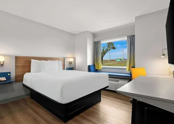 Microtel Inn & Suites by Wyndham Tulsa/Catoosa Route 66 hotel thumbnail 6