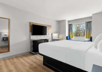 Microtel Inn & Suites by Wyndham Tulsa/Catoosa Route 66 hotel thumbnail 8