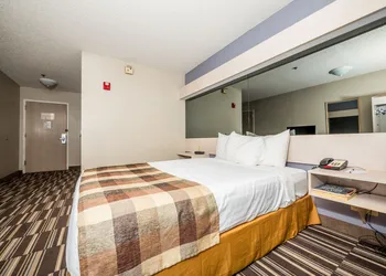 Microtel Inn & Suites by Wyndham Palm Coast I-95 hotel thumbnail 4