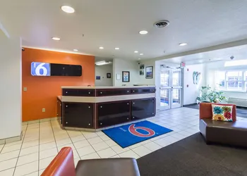 Motel 6 Huron, OH - Sandusky hotel thumbnail 2