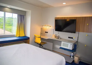 Microtel Inn & Suites by Wyndham Daphne/Mobile hotel thumbnail 6