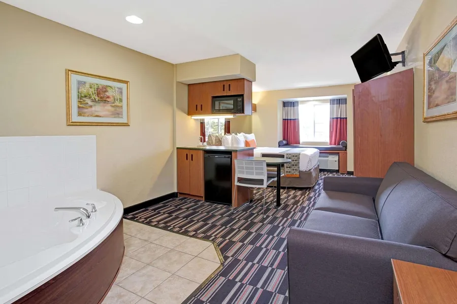 Microtel Inn & Suites by Wyndham Bushnell hotel detail image 6