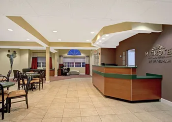 Microtel Inn & Suites by Wyndham Bushnell hotel thumbnail 2