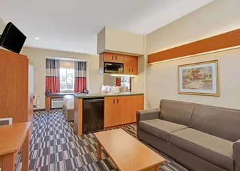 Microtel Inn & Suites by Wyndham Bushnell hotel thumbnail 4