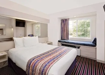 Microtel Inn & Suites by Wyndham Madison East hotel thumbnail 3