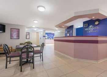 Microtel Inn by Wyndham Onalaska/La Crosse hotel thumbnail 2