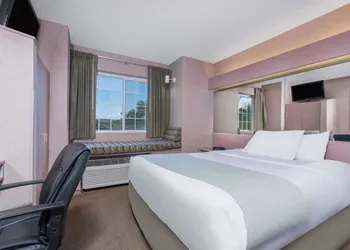 Microtel Inn by Wyndham Onalaska/La Crosse hotel thumbnail 4