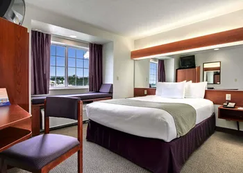 Microtel Inn & Suites by Wyndham Bridgeport hotel thumbnail 5